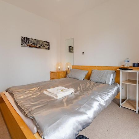 Private Room In Cardiff City Center Eksteriør billede