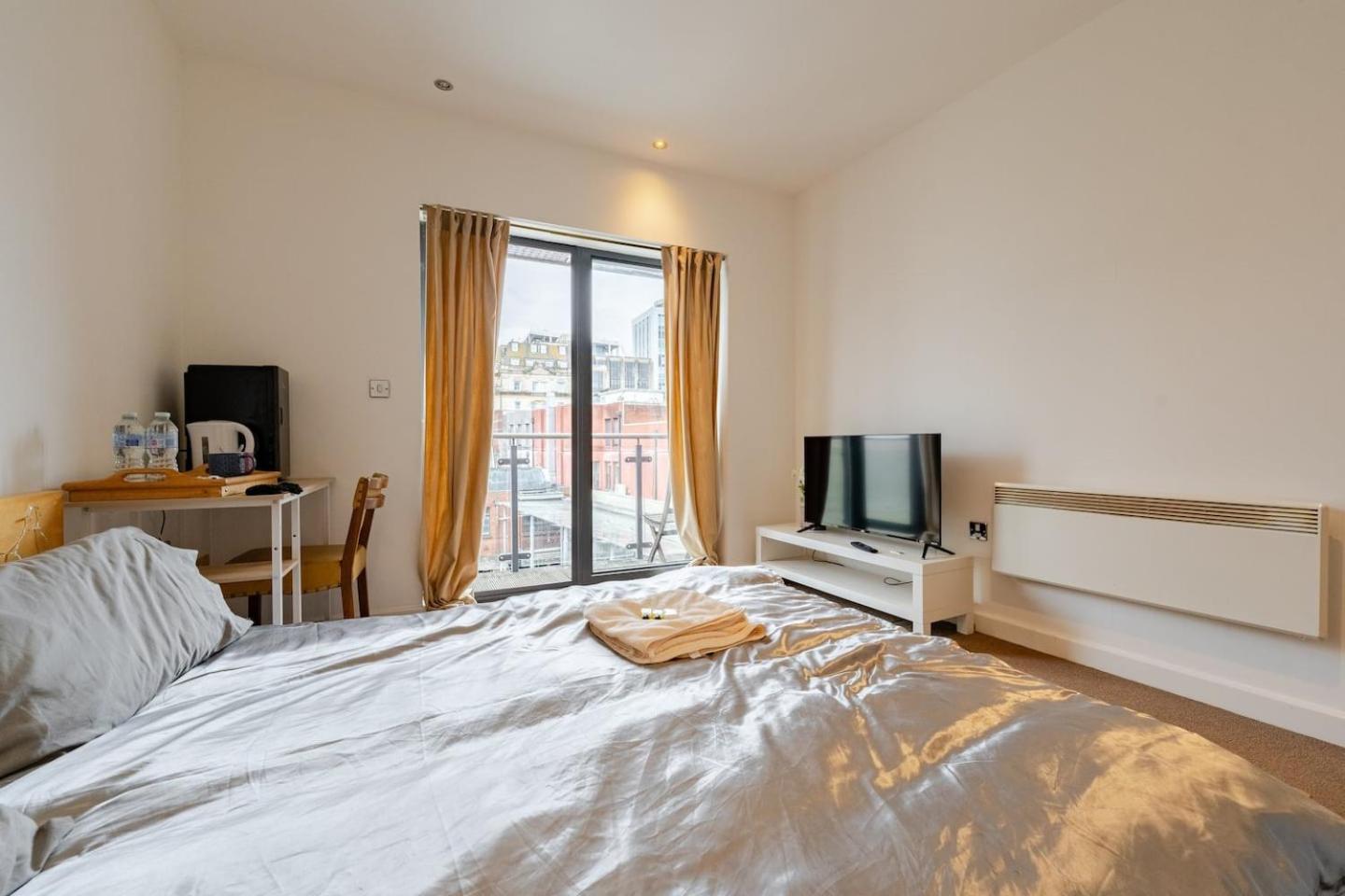 Private Room In Cardiff City Center Eksteriør billede